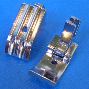 Sewing machine piping foot